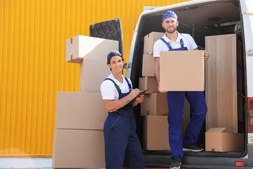 The Pros and Cons of Using a Full-Service Moving Company post